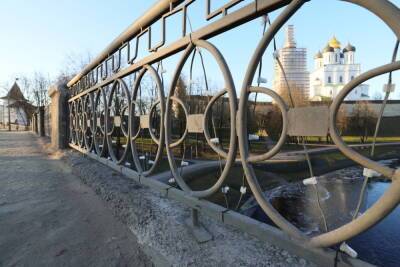 Стало известно, как будут ездить автобусы во время реконструкции Троицкого моста в Пскове