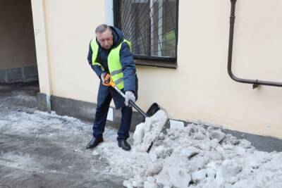 «Ответственный за все — губернатор»: Глава Петербурга о плохой уборке снега