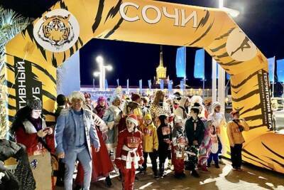 Жители Сочи стали участниками вечернего бегового карнавала