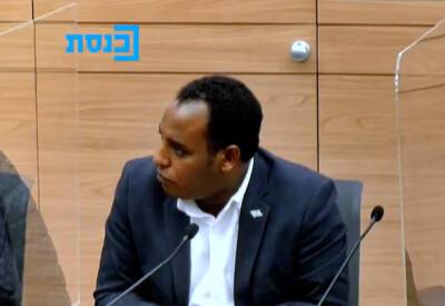 «Эфиопский» депутат сравнил меры против антипрививочников с фашистским концлагерем