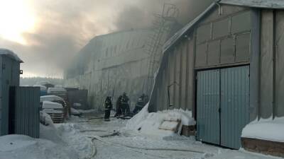 Пожарные ликвидировали открытое горение на складе в Подольске