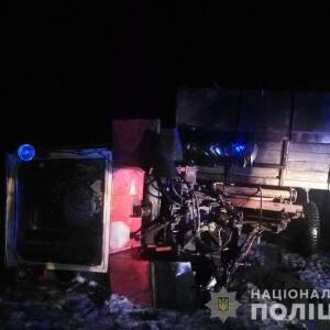 В Запорожской области в поле перевернулся трактор: есть жертвы. Фото