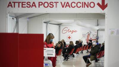 Медвласти Италии оценили снижение эффективности вакцин от коронавируса со временем