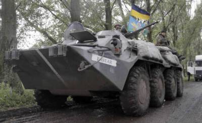 ВСУ стянули бронетехнику к Станице Луганской