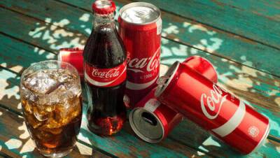 Спор века: из чего приятнее пить кока-колу, пиво, сок - из бутылки или из банки