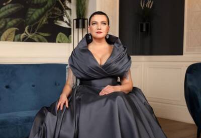 В платье с декольте: Надежда Савченко произвела фурор женственной фотосессией