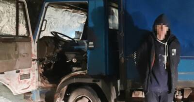 Под Киевом подросток на угнанном дымящемся грузовике устроил погоню с полицейскими (видео)