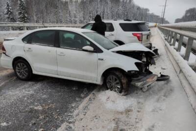 За сутки на новгородских дорогах произошло 12 аварий