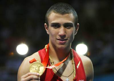 Ломаченко отправил свои золотые медали олимпийских игр российскому заводу на переплавку