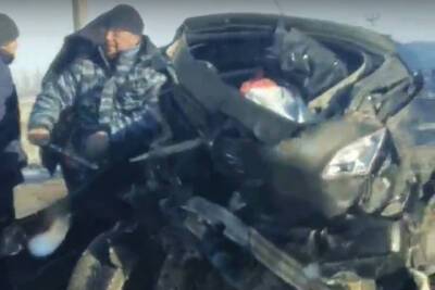 Под Воронежем произошло страшное ДТП с иномаркой, КамАЗом и грузовиком, в котором погиб водитель и сильно пострадала девушка