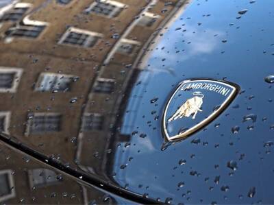 Lamborghini представила новогодний клип с "радиоуправляемым" суперкаром Huracan