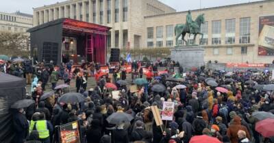 В Брюсселе на протест против карантинных ограничений вышли тысячи человек