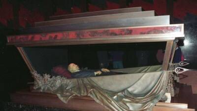 Песков: Вопроса о выносе тела Ленина из мавзолея на повестке дня нет