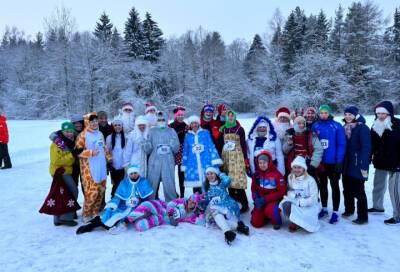 В Гатчине прошел забег Дедов Морозов и Снегурочек – фото