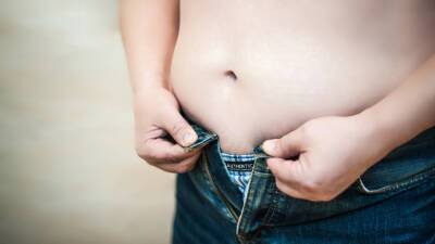 Диетолог перечислила семь причин, из-за которых человек толстеет