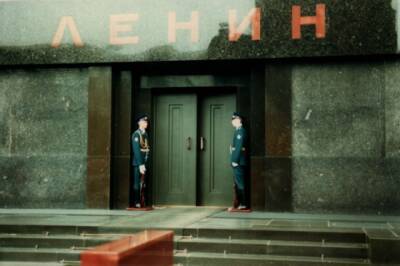 Песков ответил на вопрос о планах по выносу тела Ленина из мавзолея