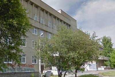 Гражданина, пришедшего за ПЦР-тестом в больницу в Екатеринбурге, обрызгали «перцовкой»