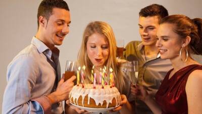 Почему нельзя поздравлять с днем рождения заранее — как избежать последствий?