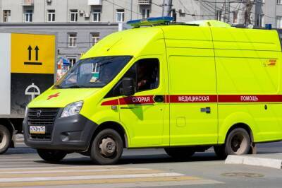 Новосибирские врачи назвали состояние сбитого 2-летнего ребёнка на санках крайне тяжёлым