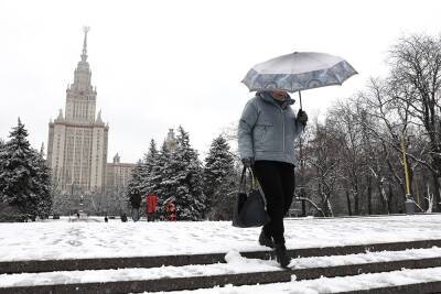 Последствия мощных снегопадов в России сняли на видео