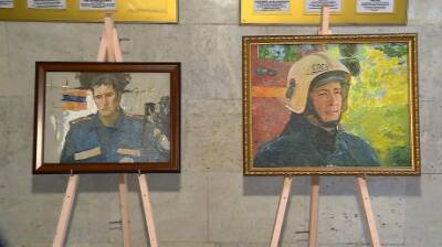 К Дню спасателя расширили выставку портретов в здании ГУ МЧС по области