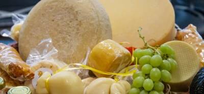 Жители Красногорска могут купить продукцию к новогоднему столу на «Сырной гонке»