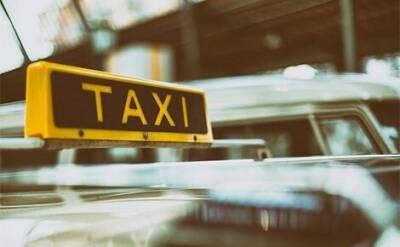 Поездка в такси подорожала в Москве за год в среднем на четверть