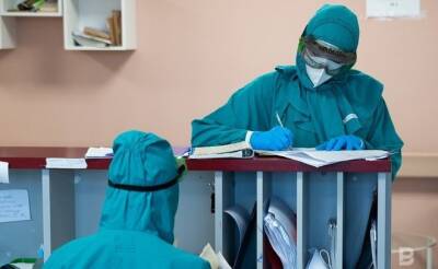 Путин поручил продолжить начисление допвыплат медикам, работающим с «ковидными» пациентами