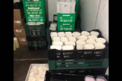 Полиция изъяла полтонны поддельной молочной продукции в гараже в Сертолово