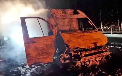 В Смоленской области на полном ходу загорелся фургон-рефрижератор