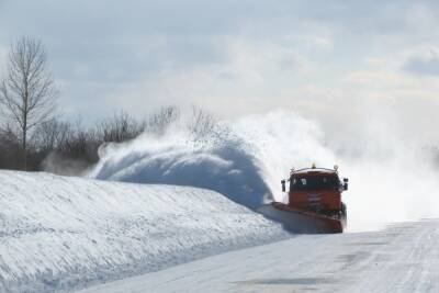 За сутки на саратовские дороги высыпали 638 тонн песка с солью
