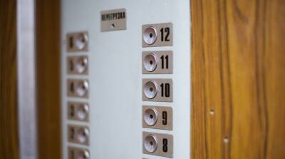 В Ленобласти пенсионерка 9 часов ждала помощи в застрявшем лифте