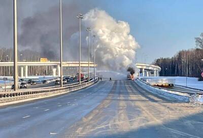 На Киевском шоссе Москвы загорелся бензовоз