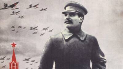 Министерство обороны отказалось убирать барельеф Сталина
