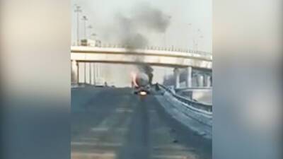 Есть угроза взрыва: на Киевском шоссе горит грузовик с пропаном (видео)