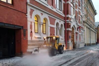 Петербуржцам рассказали, сколько снежной каши убрали с улиц за неделю