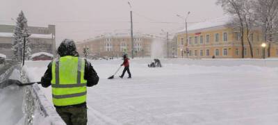 Разбитый каток на площади Кирова в Петрозаводске обещают выровнять