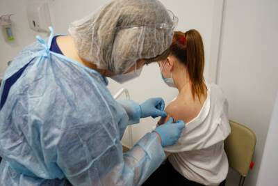 Более 60% взрослых жителей Ленобласти сделали прививку от COVID-19