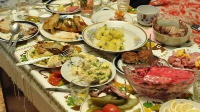 Нутрициолог Корнилова рассказала, как не переедать в новогодние праздники