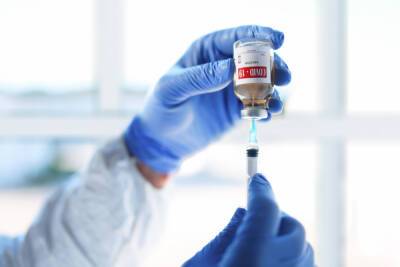 Антиковидную вакцину в Ленобласти получили уже 60 % взрослых