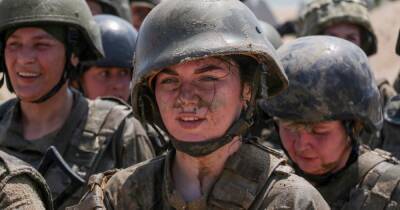 "Берите штрафуйте меня": украинки высказались о воинском учете для женщин (видео)