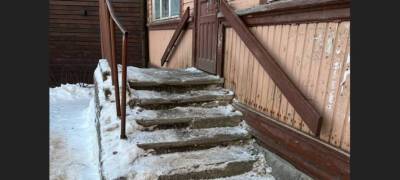 Разруха, холод и огромные очереди: как работает отделение почты в райцентре Карелии (ФОТО)
