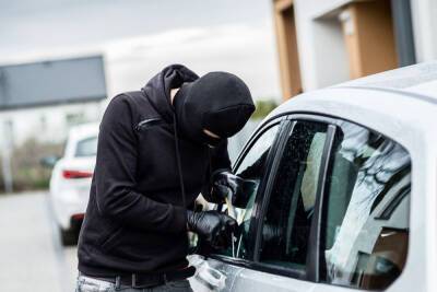 В Петербурге за вооруженным угонщиком авто гонялась полиция