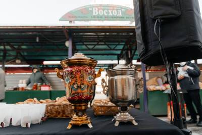 Белгородский рынок «Восход» в преддверии Нового года устроил праздничное чаепитие