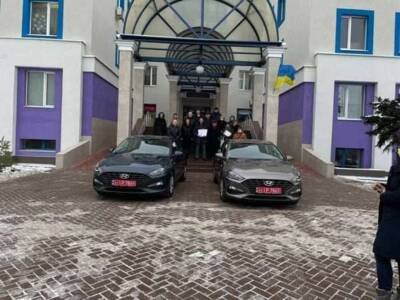 В Киеве за деньги врачей купили два автомобиля для чиновников