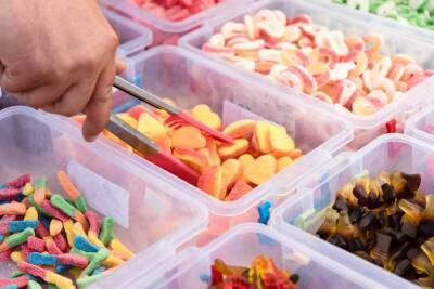 В BBC Science объяснили, что больше вредит здоровью: съесть все конфеты сразу или по одной