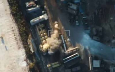 Российские дроны-камикадзе уничтожили нефтеперерабатывающий завод протурецких боевиков (видео)