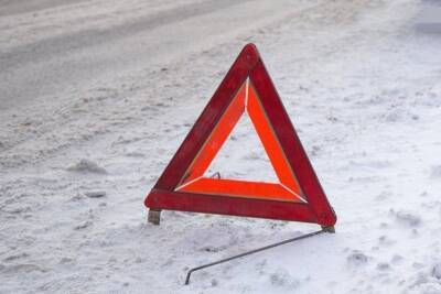 На Димитровградском шоссе «буханка» врезалась в препятствие. Пострадали два человека
