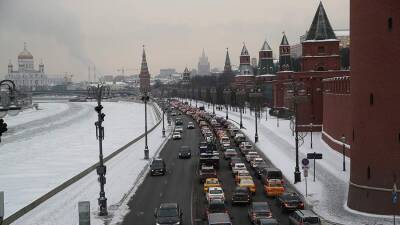 В Москве пробки на дорогах достигли девяти баллов