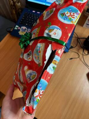 Похитители рождества: Работники "Новой почты" украли подарки из посылки